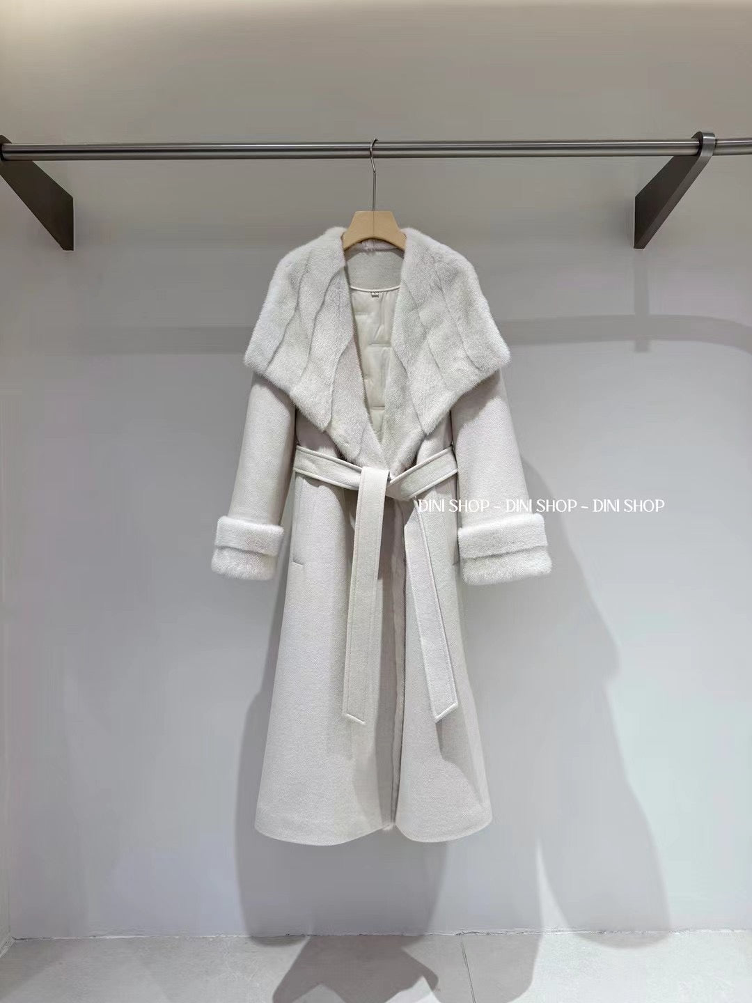 Manteau Luxe Cachemire & Laine avec Col Fourrure – Blanc Écru