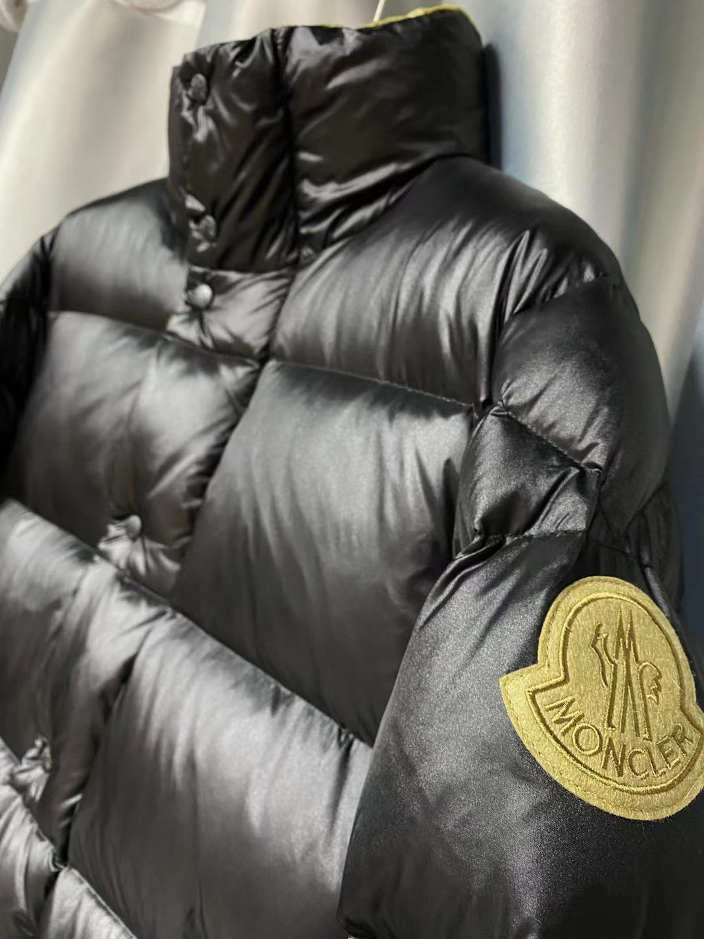 Men’s Premium Puffer Jacket – Black with Gold Interior | Shop London