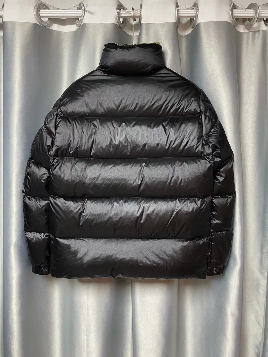 Men’s Premium Puffer Jacket – Black with Gold Interior | Shop London