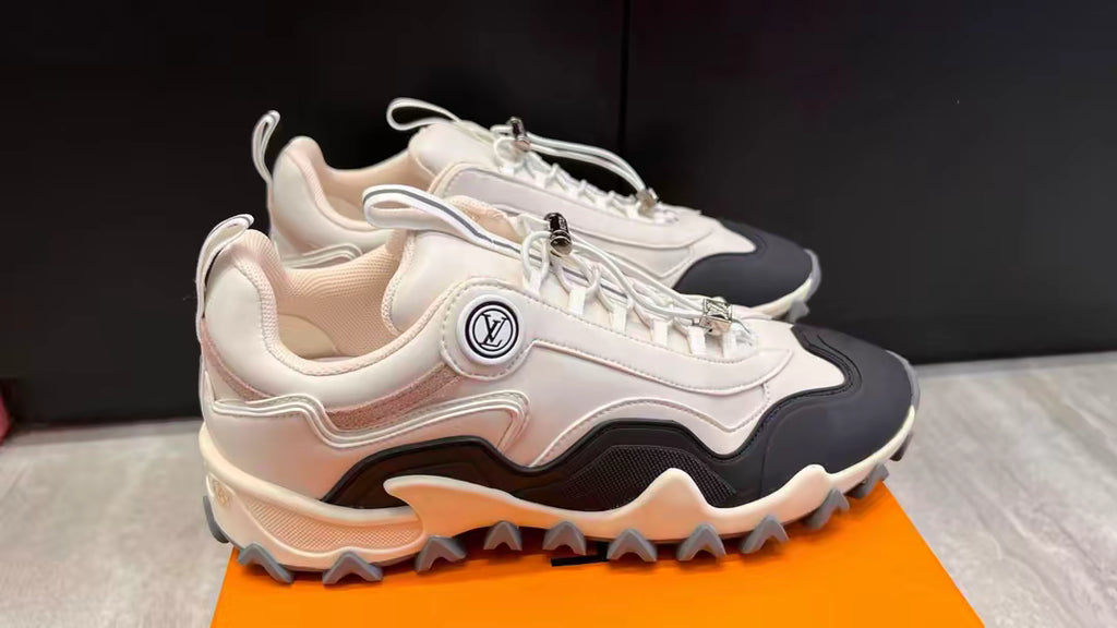 Premium Everyday Sneakers – White & Black | Lightweight & Comfortable