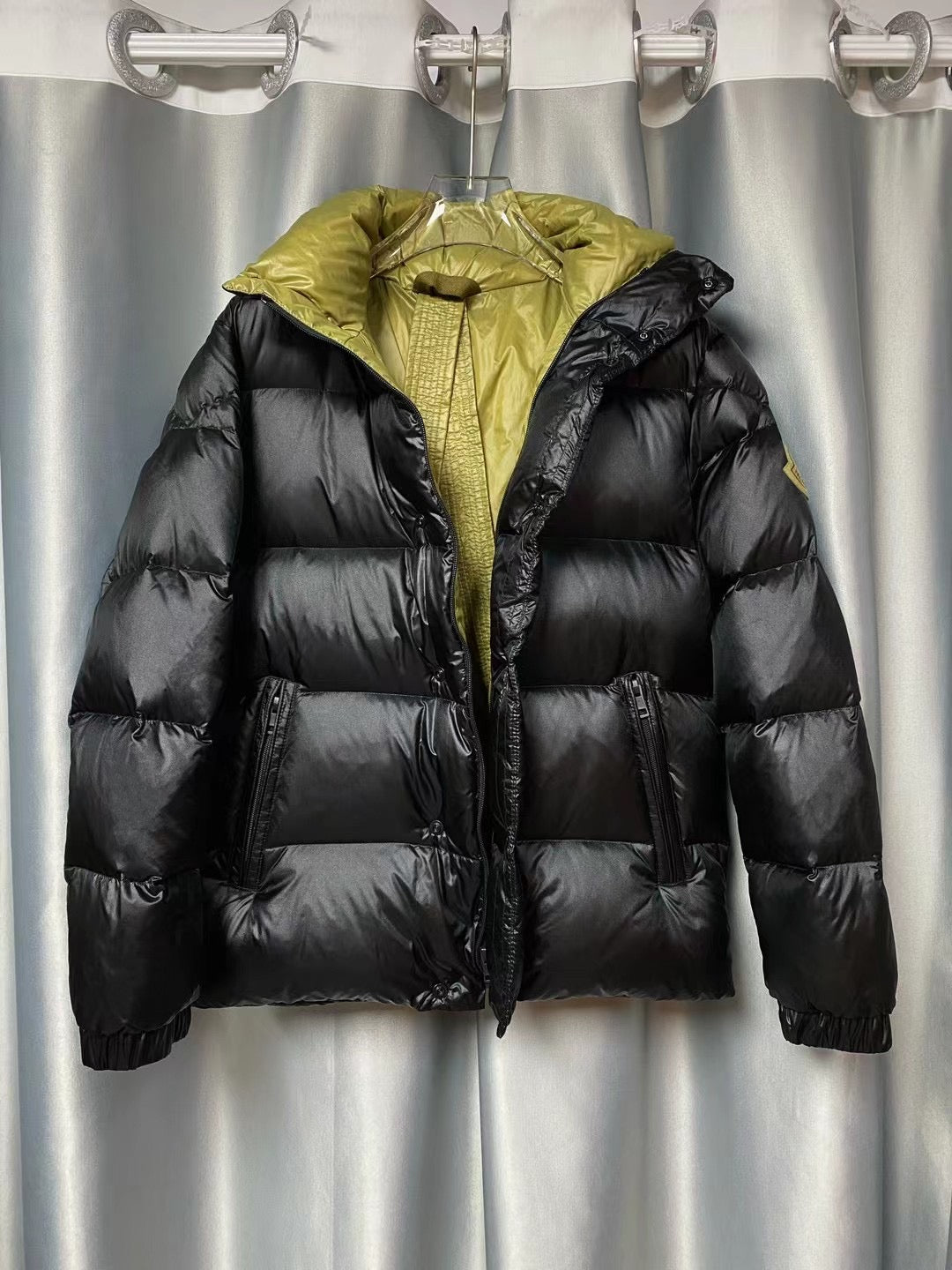 Men’s Premium Puffer Jacket – Black with Gold Interior | Shop London