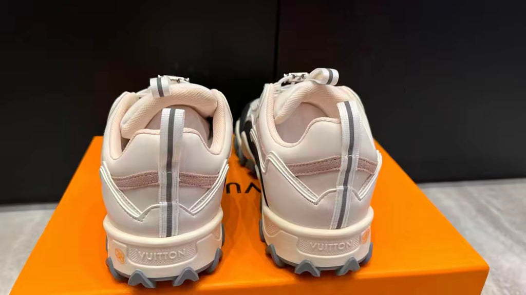 Premium Everyday Sneakers – White & Black | Lightweight & Comfortable