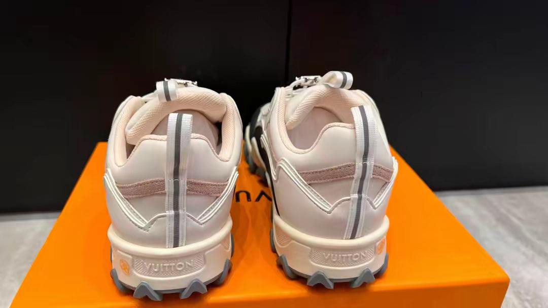 Premium Everyday Sneakers – White & Black | Lightweight & Comfortable