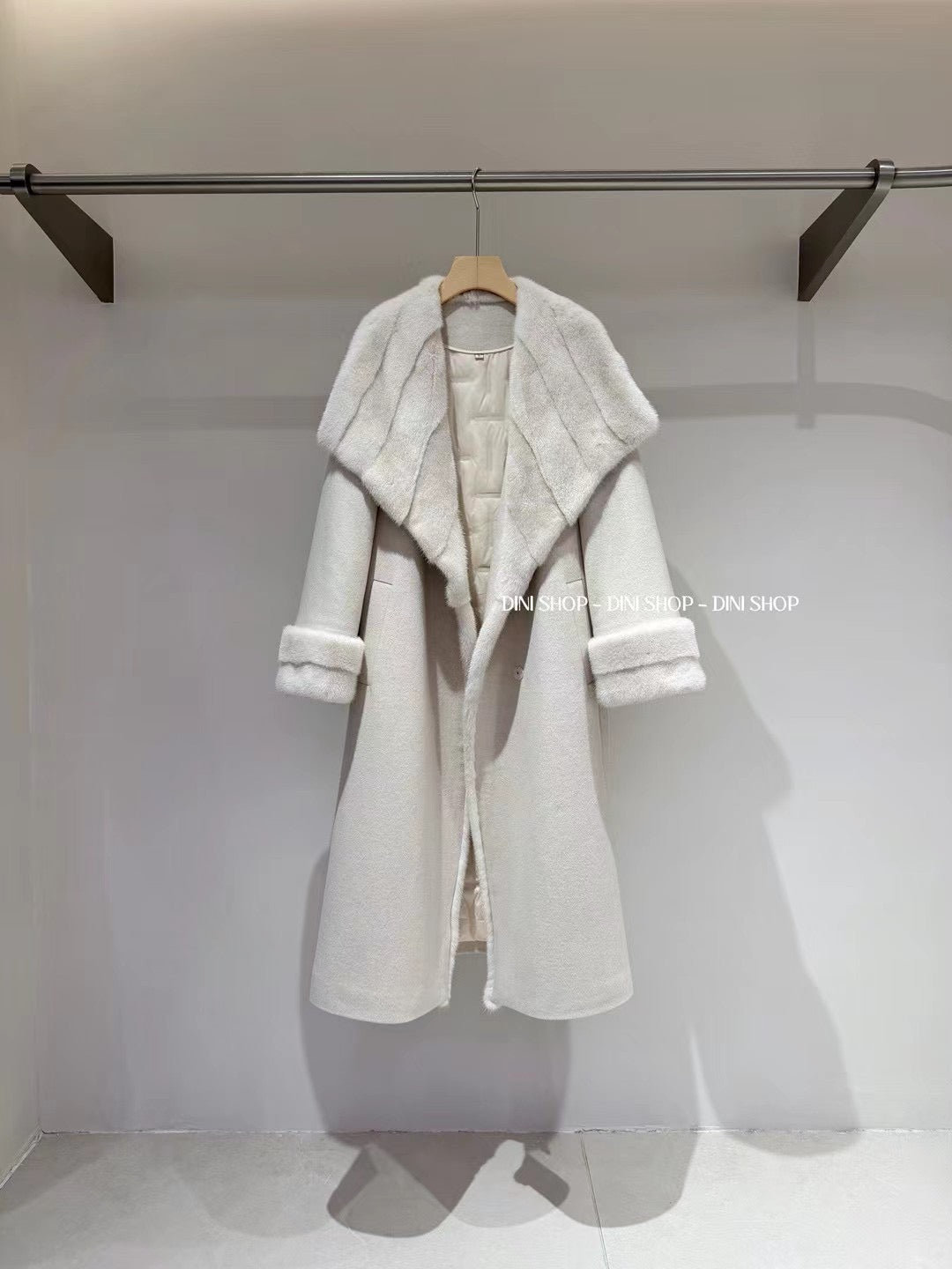 Manteau Luxe Cachemire & Laine avec Col Fourrure – Blanc Écru