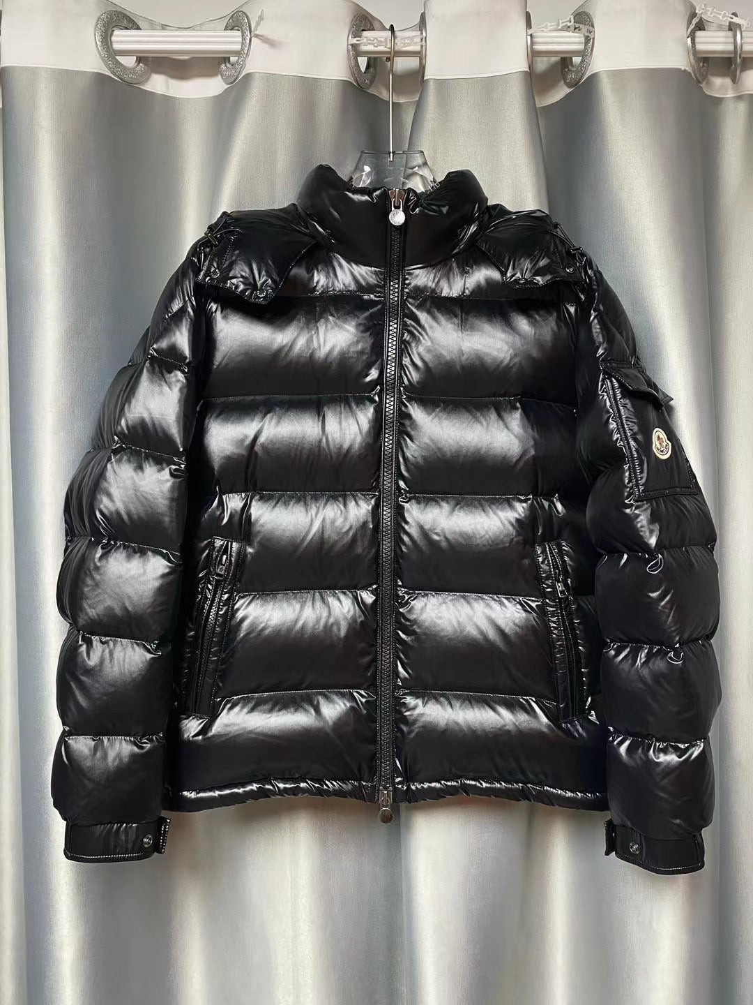 Unisexe Glossy Red Puffer Jacket – Premium Winter Coat | Shop London