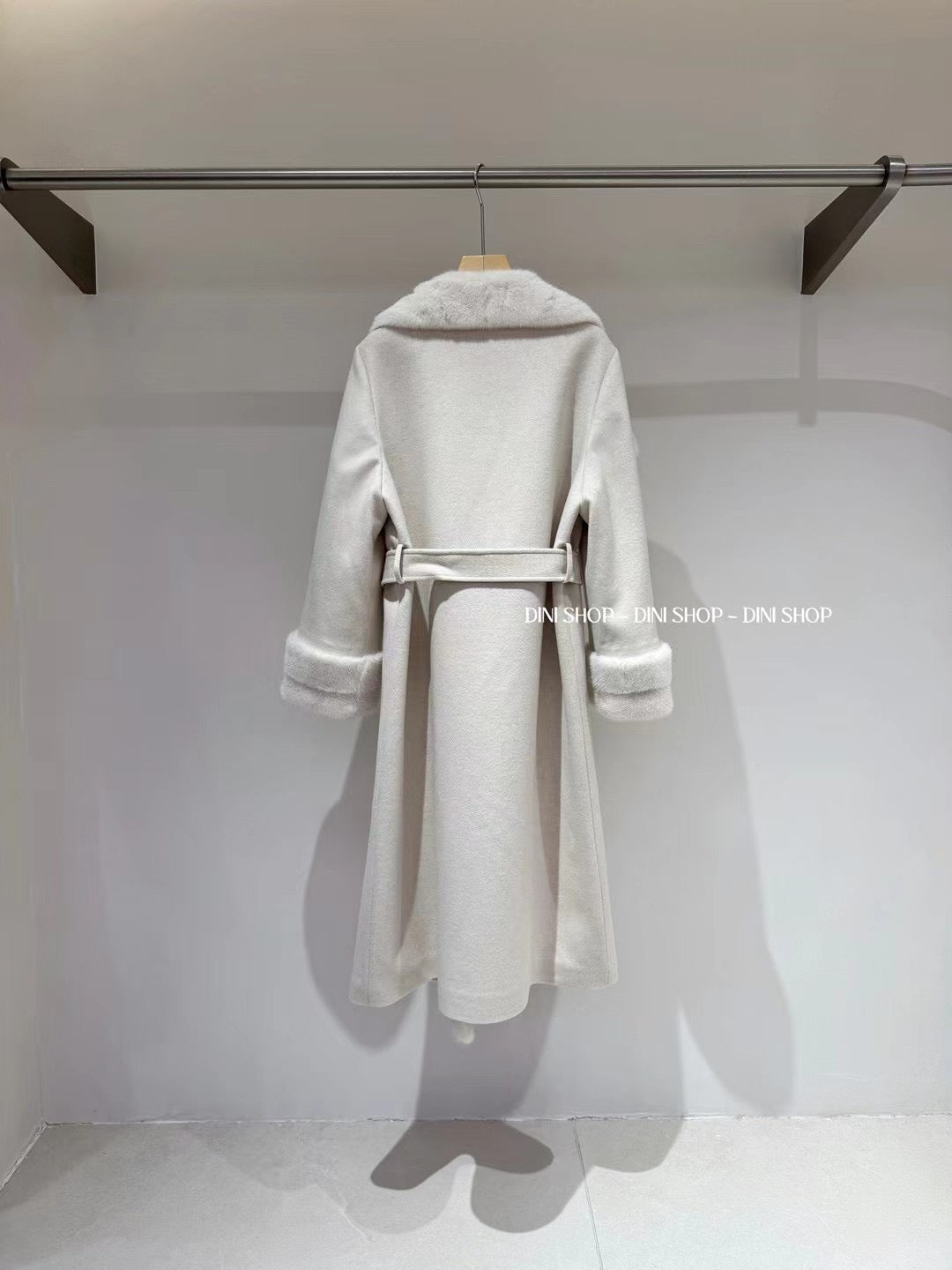 Manteau Luxe Cachemire & Laine avec Col Fourrure – Blanc Écru