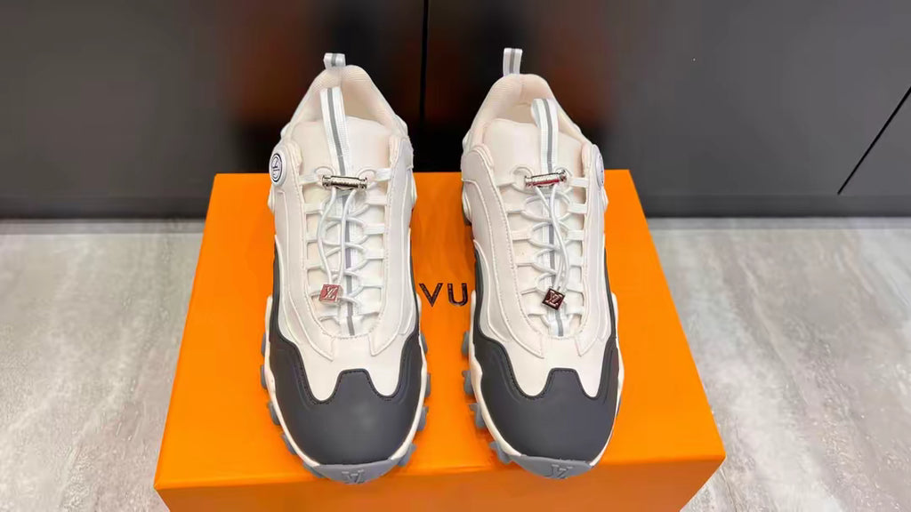 Premium Everyday Sneakers – White & Black | Lightweight & Comfortable