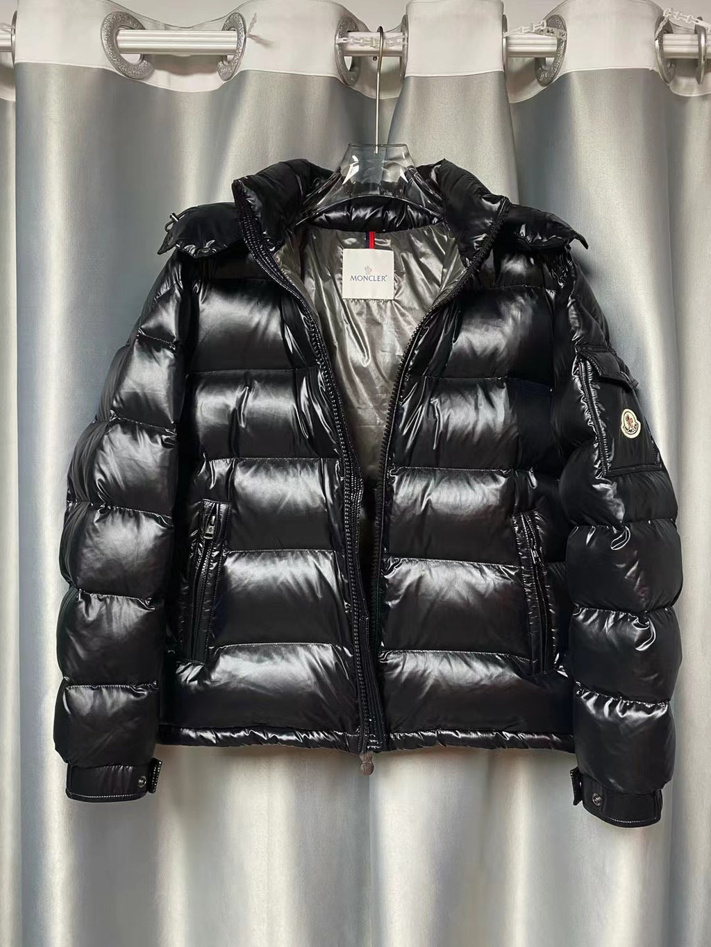 Men’s Glossy Puffer Jacket – Premium Winter Outerwear | Shop London