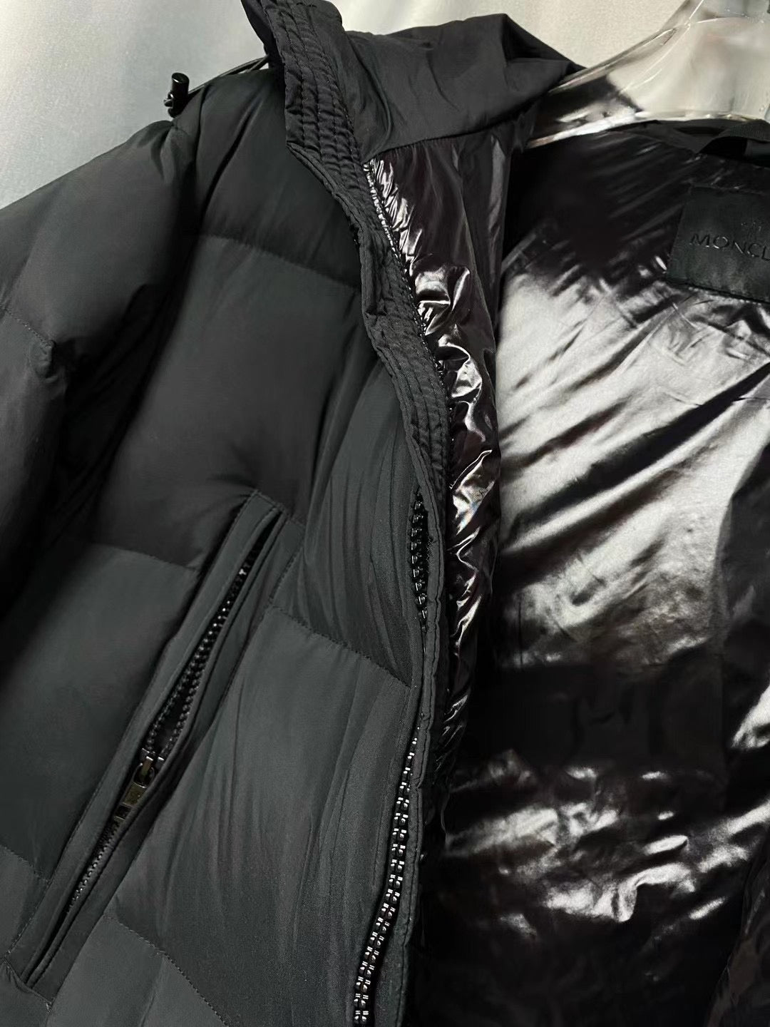 Luxury Men’s Puffer Coat – Premium Winter Jacket with Zipper and Hood