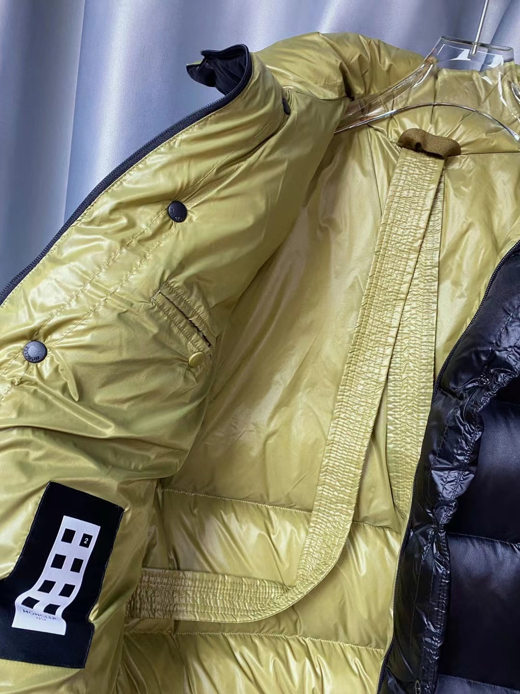 Men’s Premium Puffer Jacket – Black with Gold Interior | Shop London