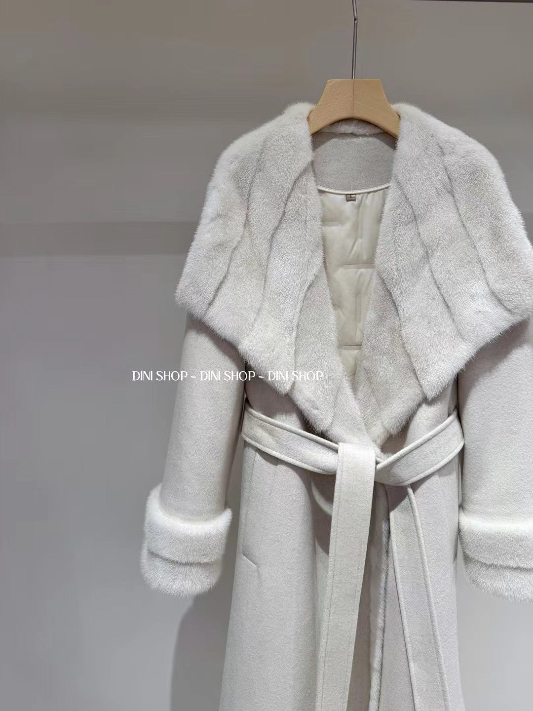 Manteau Luxe Cachemire & Laine avec Col Fourrure – Blanc Écru
