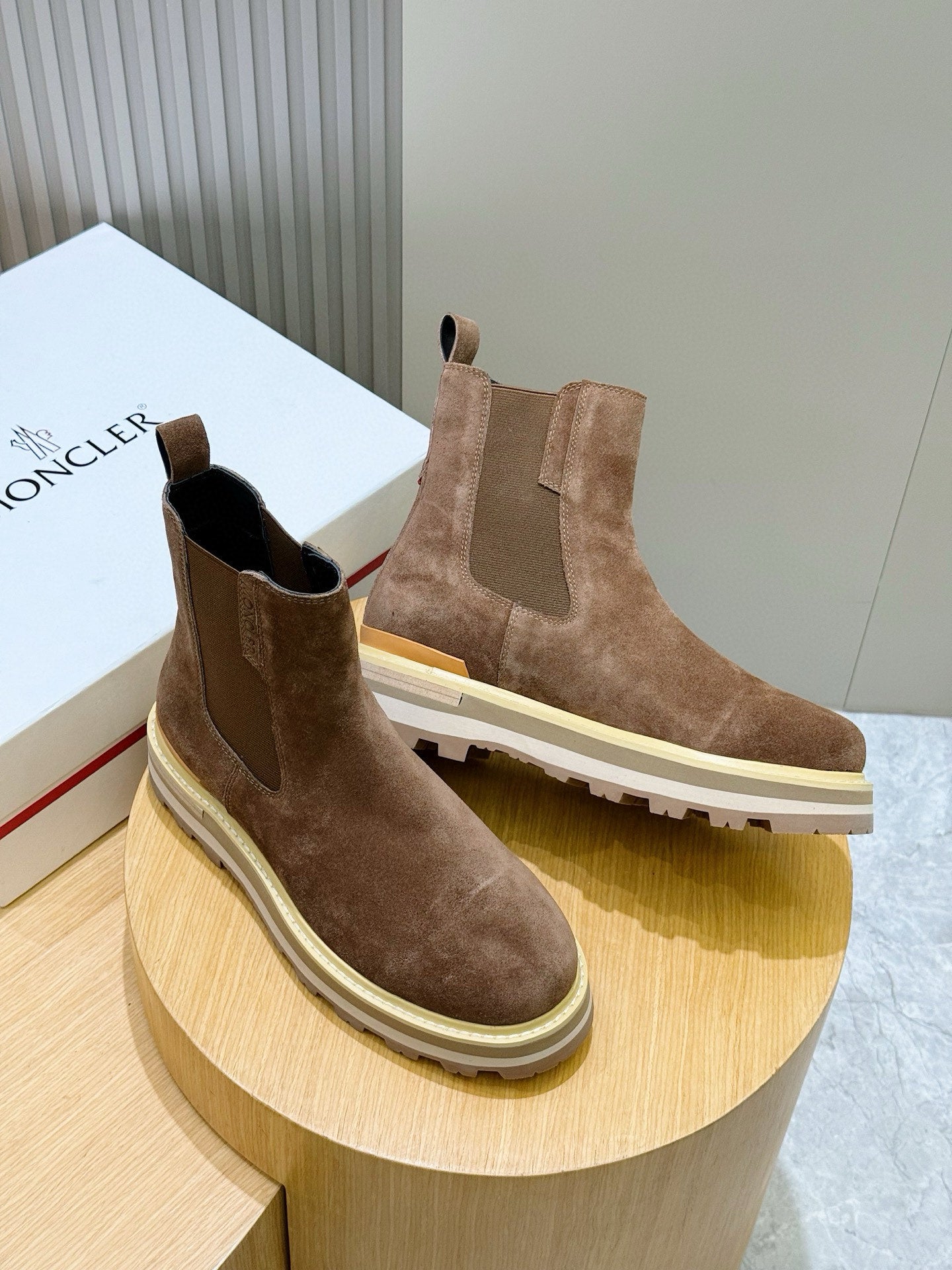 Black Chelsea Boots – Clean & Timeless