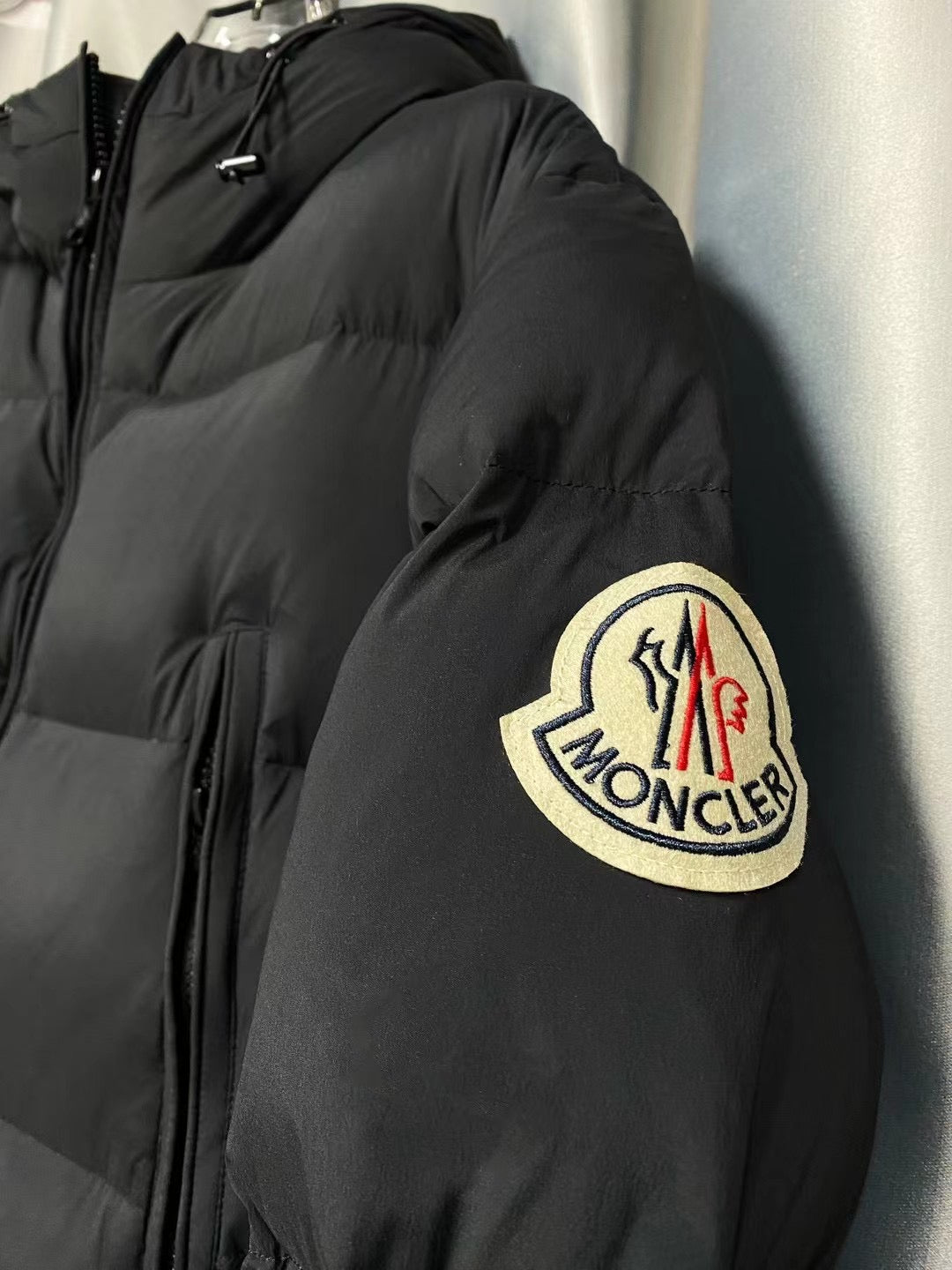 Luxury Men’s Puffer Coat – Premium Winter Jacket with Zipper and Hood