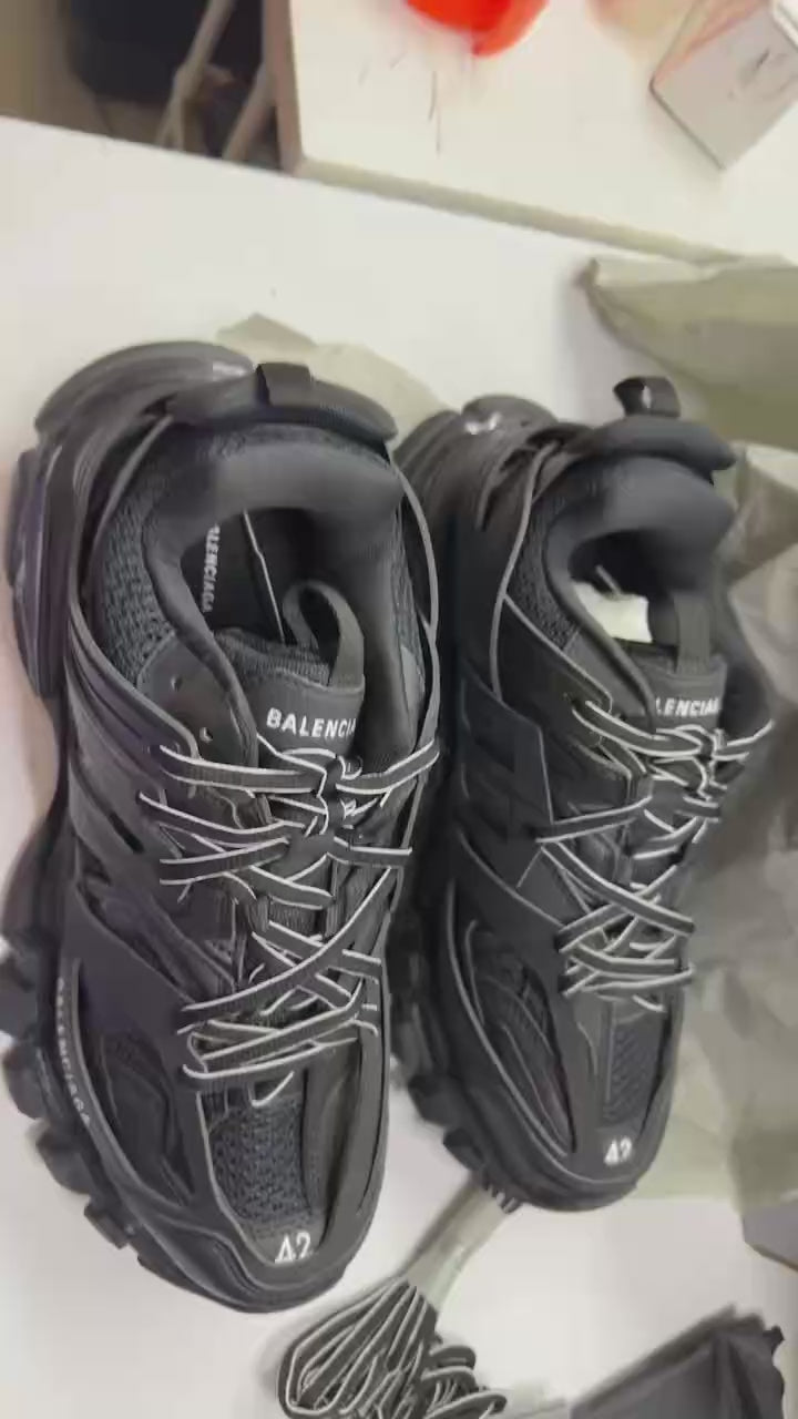 Premium All-Black Designer Trail Sneakers – Modern & Durable