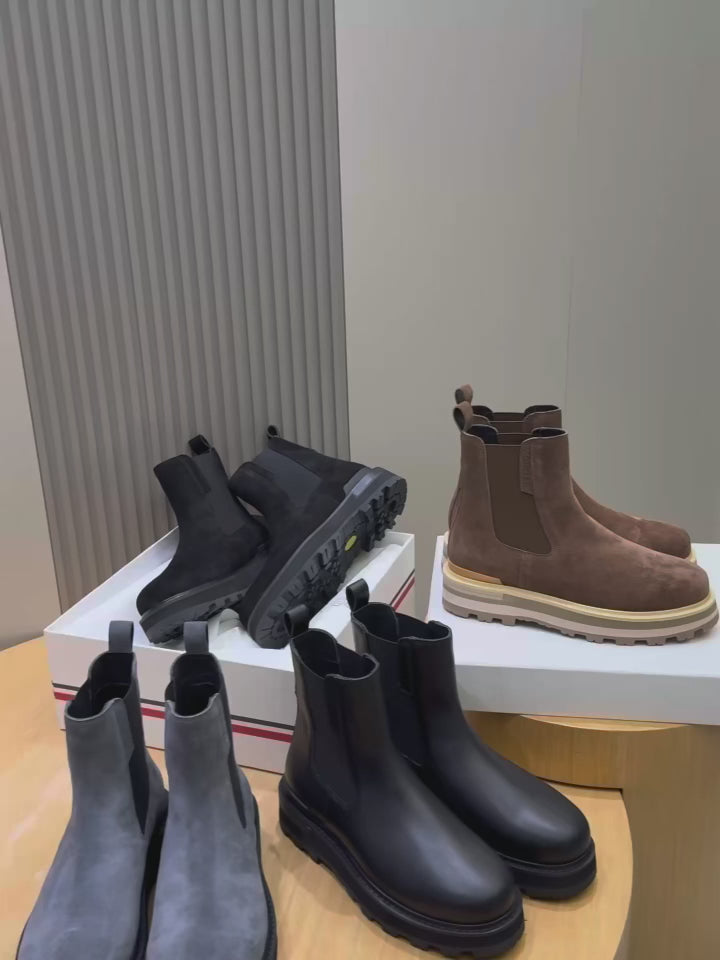 Black Chelsea Boots – Clean & Timeless